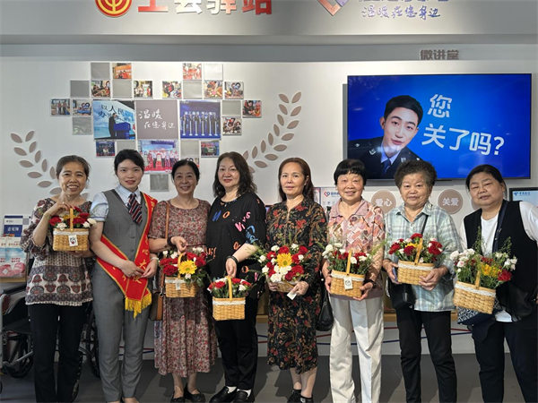 翼站开展母亲节公益服务开元棋牌重庆电信爱心(图4)
