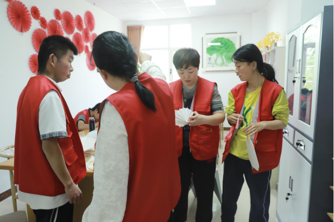 济莱特校、莱芜宏博康养中心校企融合展新篇开元棋牌校企携手展成果匠心巧手绘未来：(图3)